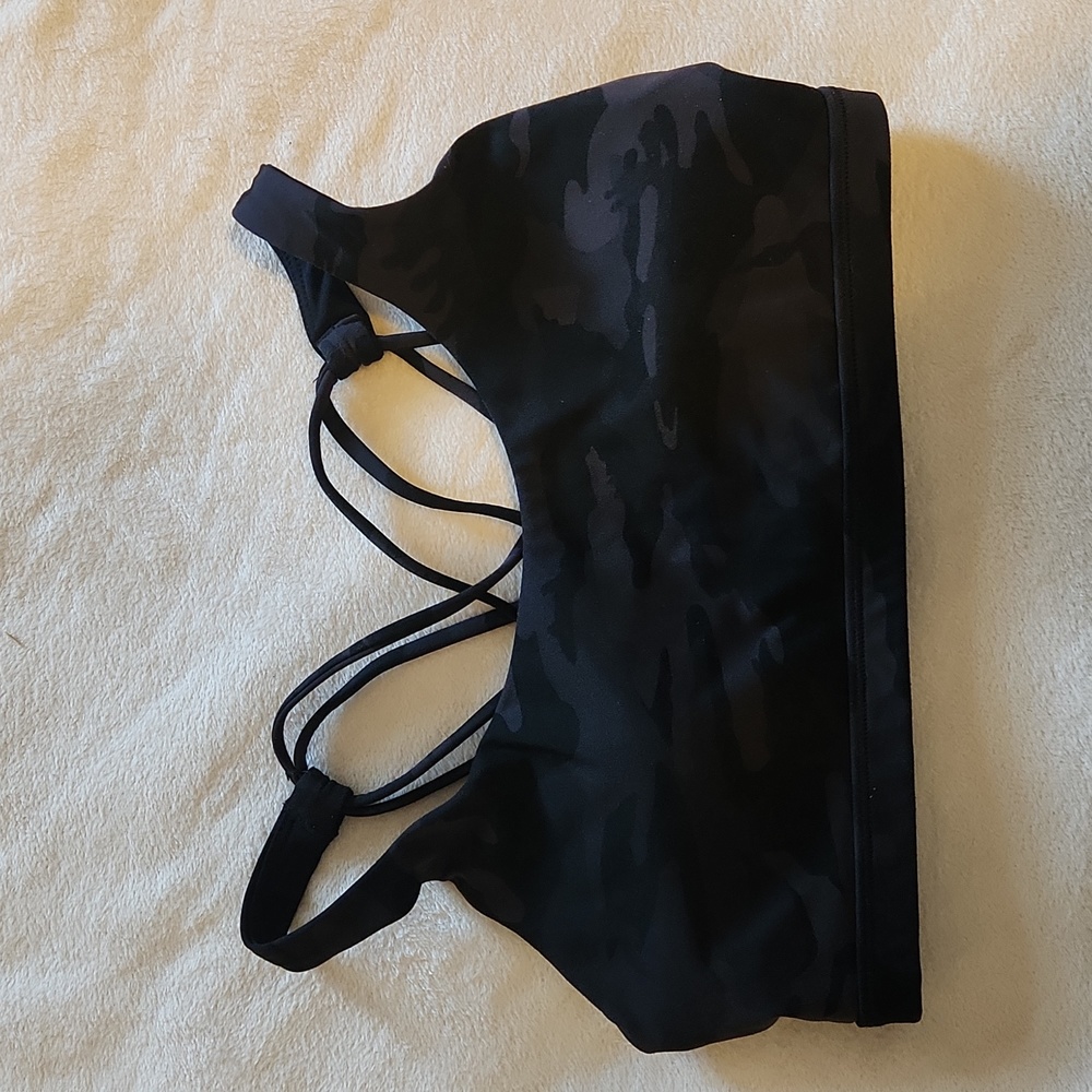 Lululemon free to be wild bra black size 8